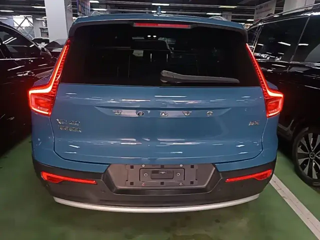 Volvo XC40 — Фото автомобиля 5