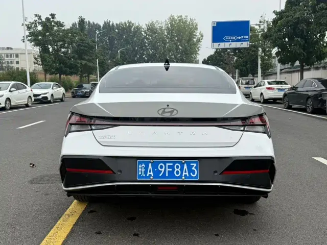 Hyundai Elantra — Фото автомобиля 14
