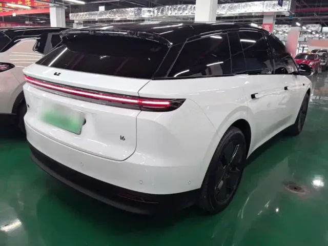 Li Auto Li Auto i6 2025 2WD Base Model — Фото автомобиля 6