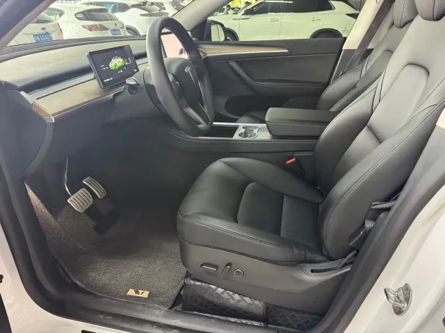 Tesla Model Y — Фото автомобиля 7