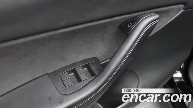 Tesla Model Y — Фото автомобиля 29