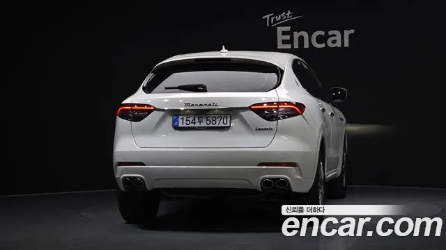Maserati Levante — Фото автомобиля 4