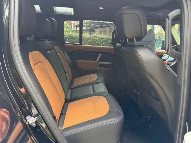 Land Rover Defender — Фото автомобиля 9
