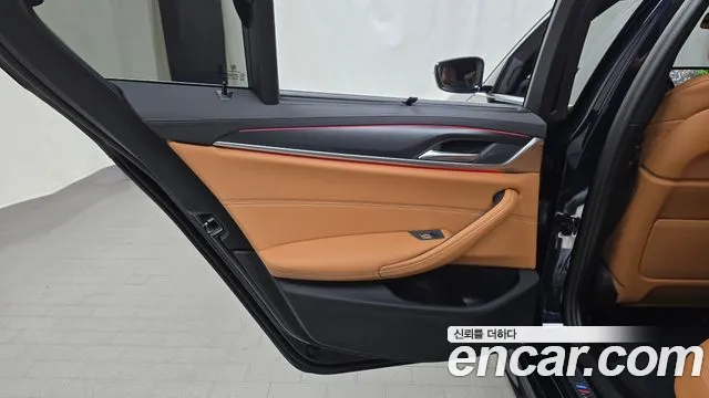 BMW 5-Series — Фото автомобиля 23