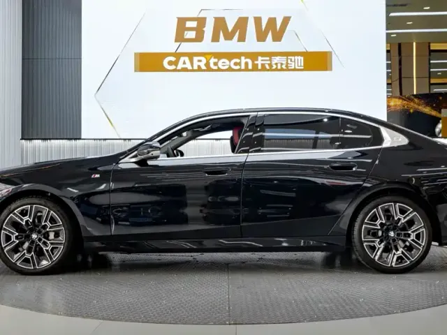 BMW 5 Series — Фото автомобиля 3