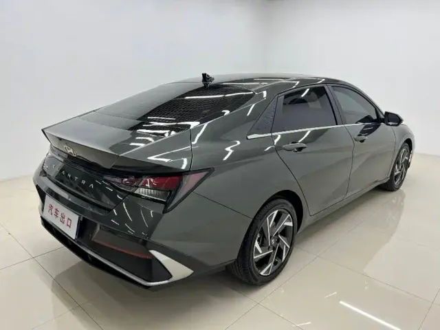 Hyundai Elantra — Фото автомобиля 4
