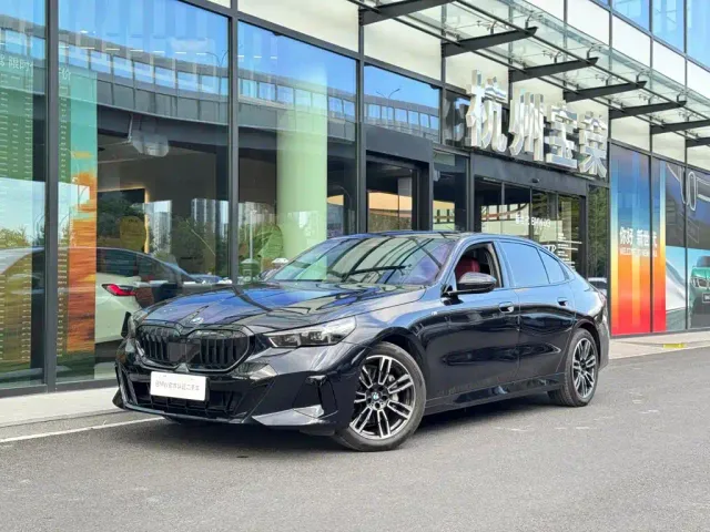 Фотография автомобиля — BMW 5 Series