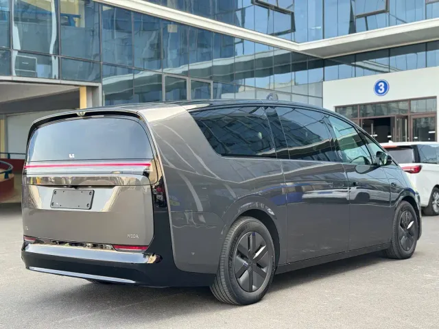 Li Auto MEGA — Фото автомобиля 5