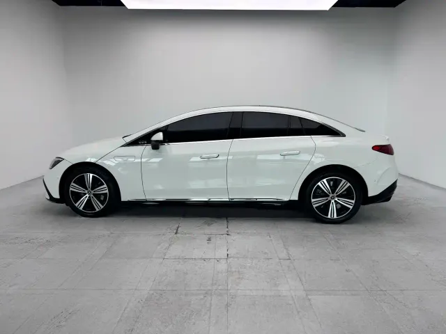 Mercedes-Benz EQE — Фото автомобиля 20