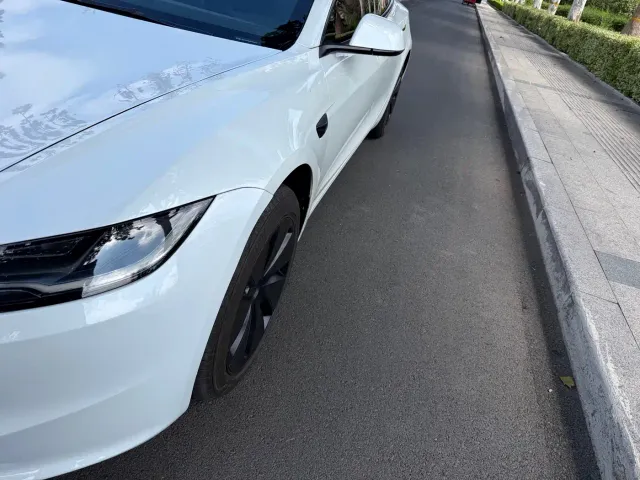 Tesla Model 3 — Фото автомобиля 3