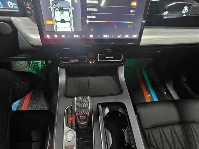 GAC Trumpchi GS8 — Фото автомобиля 10
