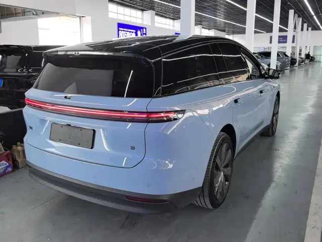 Li Auto i8 — Фото автомобиля 3