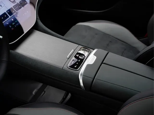 Mercedes-Benz EQE AMG — Фото автомобиля 12