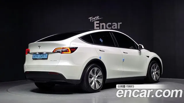 Tesla Model Y — Фото автомобиля 2