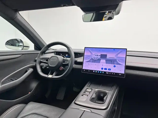 Xiaomi SU7 — Фото автомобиля 27