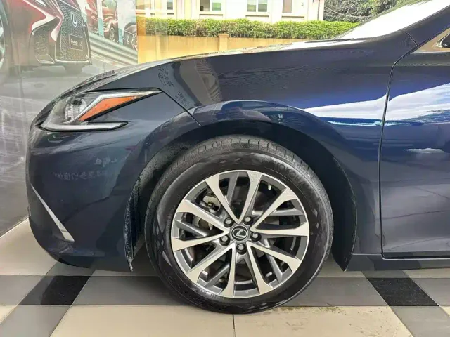 Lexus ES — Фото автомобиля 10