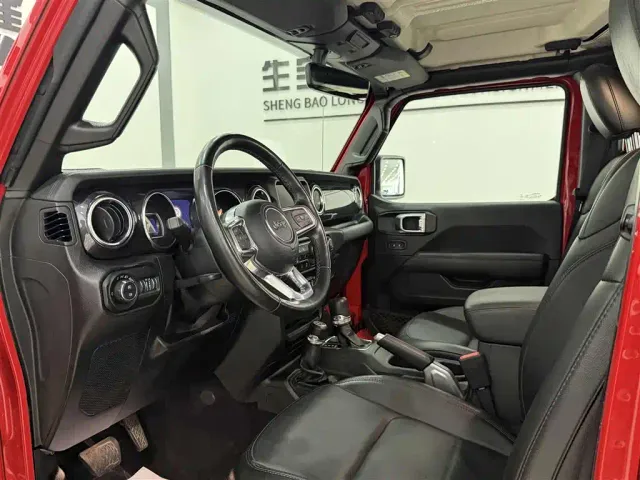 Jeep Wrangler — Фото автомобиля 9