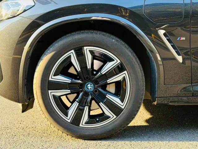 BMW iX3 — Фото автомобиля 8