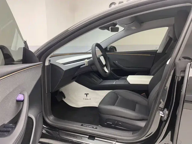 Tesla Model 3 — Фото автомобиля 17