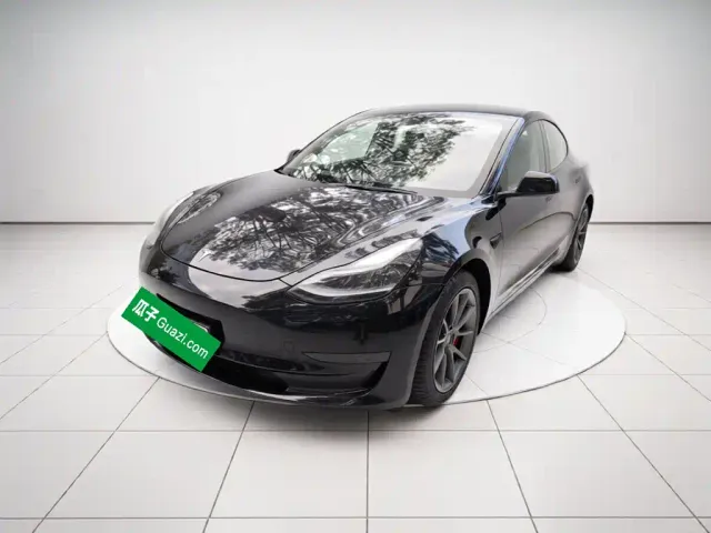 Фотография автомобиля — Tesla Model 3