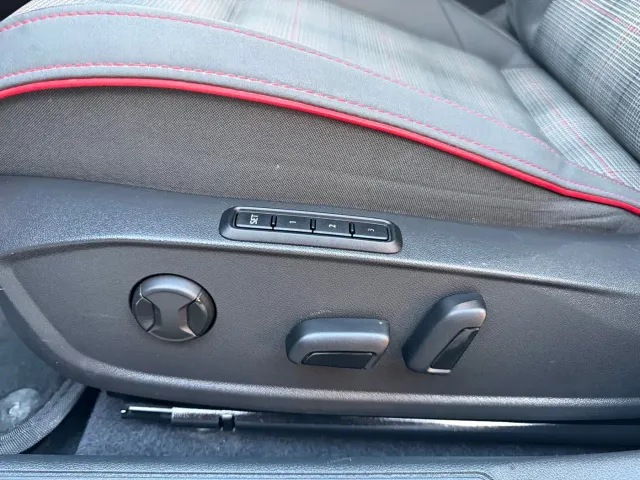 Volkswagen Golf GTI — Фото автомобиля 23