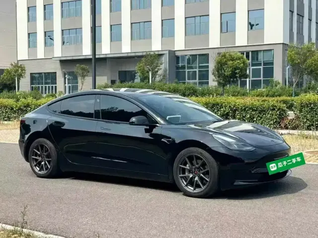 Tesla Model 3 — Фото автомобиля 3