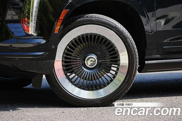 Cadillac Escalade Generation 5 — Фото автомобиля 6