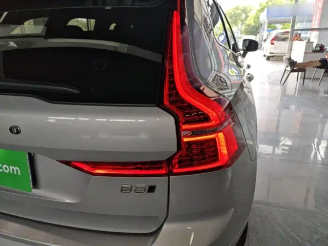 Volvo XC60 — Фото автомобиля 7