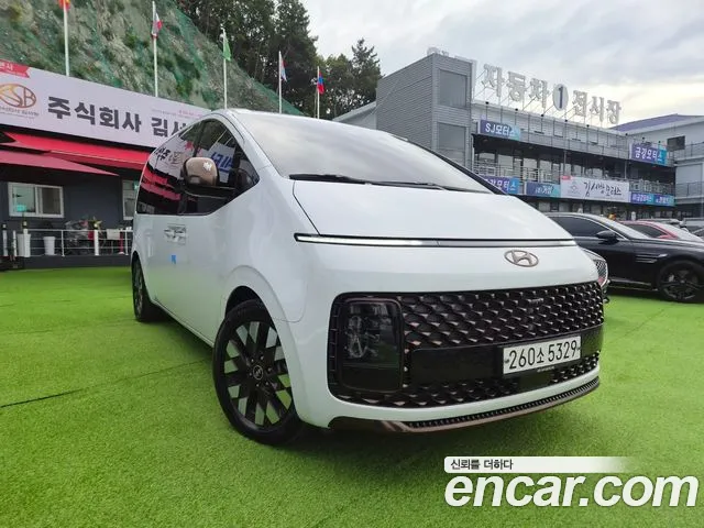 Фотография автомобиля — Hyundai Staria