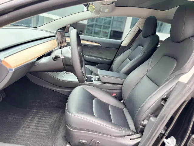 Tesla Model 3 — Фото автомобиля 4