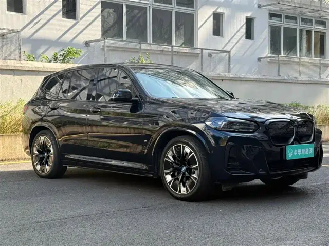 BMW iX3 — Фото автомобиля 12