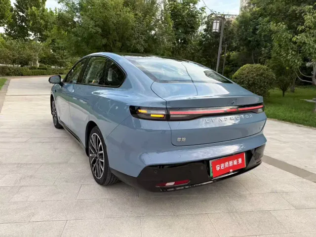 Leapmotor B01 — Фото автомобиля 6