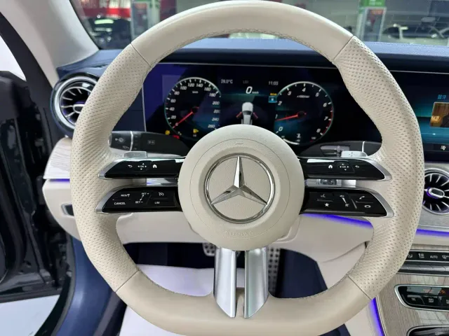 Mercedes-Benz E-Class — Фото автомобиля 2