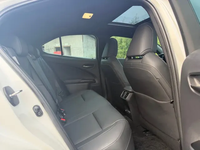 Lexus UX — Фото автомобиля 9