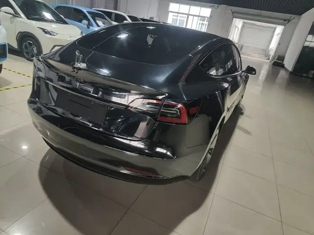 Tesla Model 3 — Фото автомобиля 7
