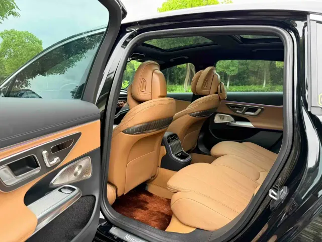 Mercedes-Benz E-Class — Фото автомобиля 6