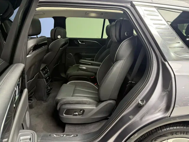 Hongqi E-HS9 — Фото автомобиля 15