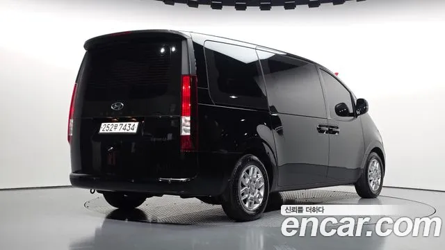 Hyundai Staria — Фото автомобиля 2