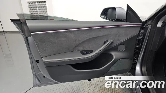 Tesla Model 3 — Фото автомобиля 23