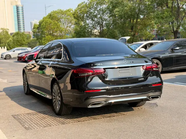 Mercedes-Benz E-Class — Фото автомобиля 9