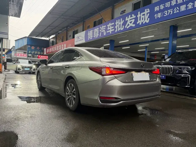 Lexus ES — Фото автомобиля 21