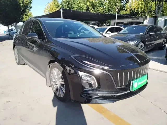 Hongqi E-QM5 — Фото автомобиля 3
