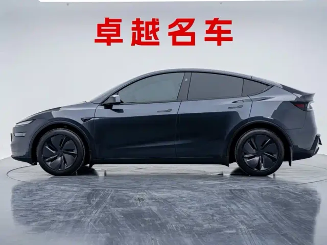 Tesla Model Y — Фото автомобиля 7