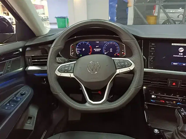 Volkswagen Passat — Фото автомобиля 10