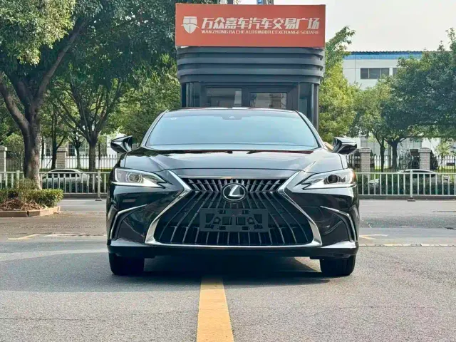 Lexus ES — Фото автомобиля 2