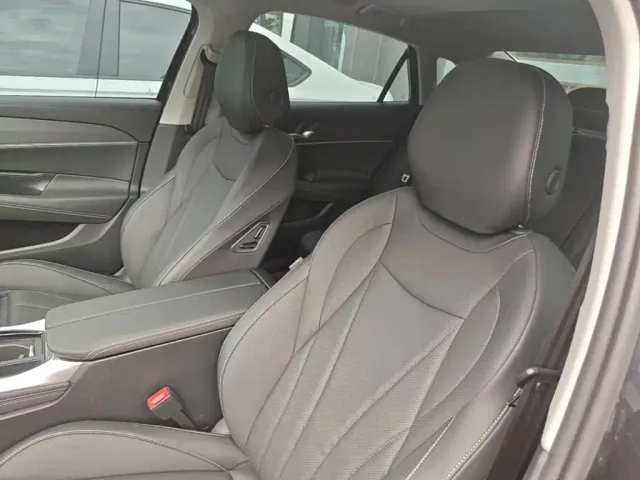 Volkswagen Passat — Фото автомобиля 14