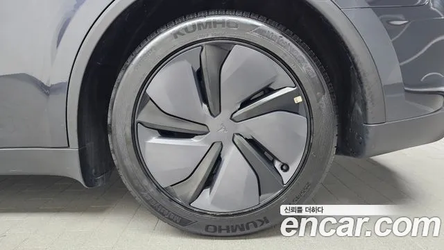 Tesla Model Y — Фото автомобиля 6