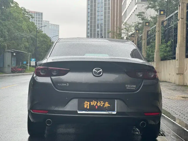 Mazda Axela — Фото автомобиля 21