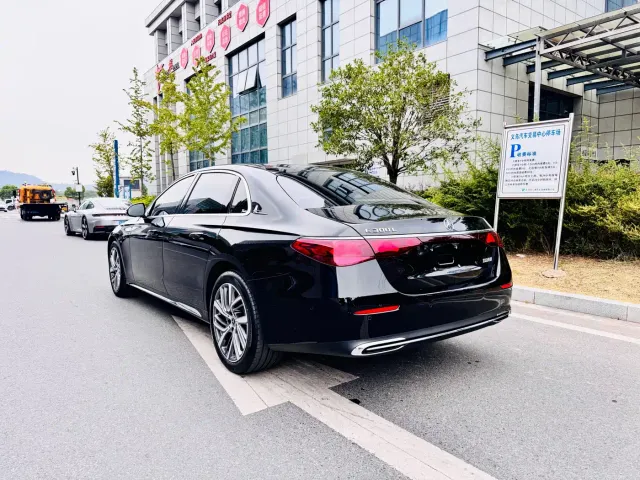 Mercedes-Benz E-Class — Фото автомобиля 9