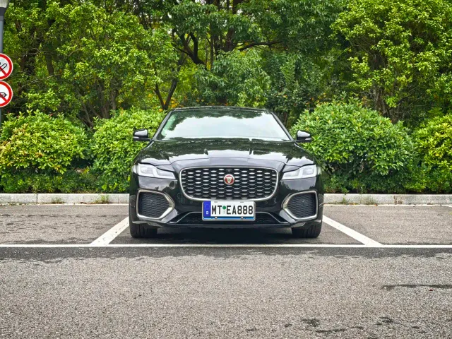 Jaguar XFL — Фото автомобиля 2